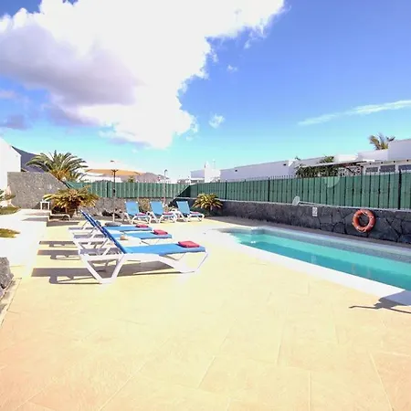 Playa Blanca Sleeps 7 With Pool And Wifi Villa Playa Blanca (Lanzarote)