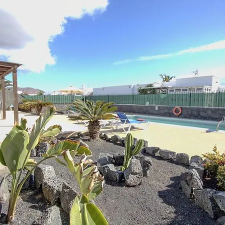 Playa Blanca Sleeps 7 With Pool And Wifi