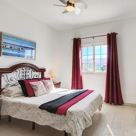 Playa Blanca Sleeps 7 With Pool And Wifi