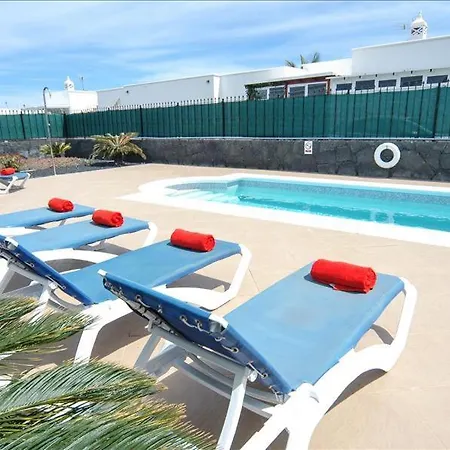 别墅 Playa Blanca Sleeps 7 With Pool And Wifi 普拉亚布兰卡